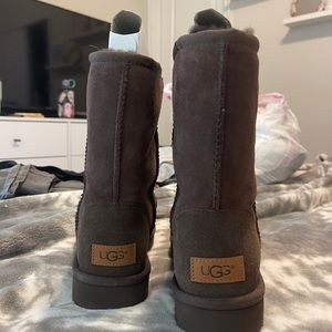 Never worn size 8.5 uggs.